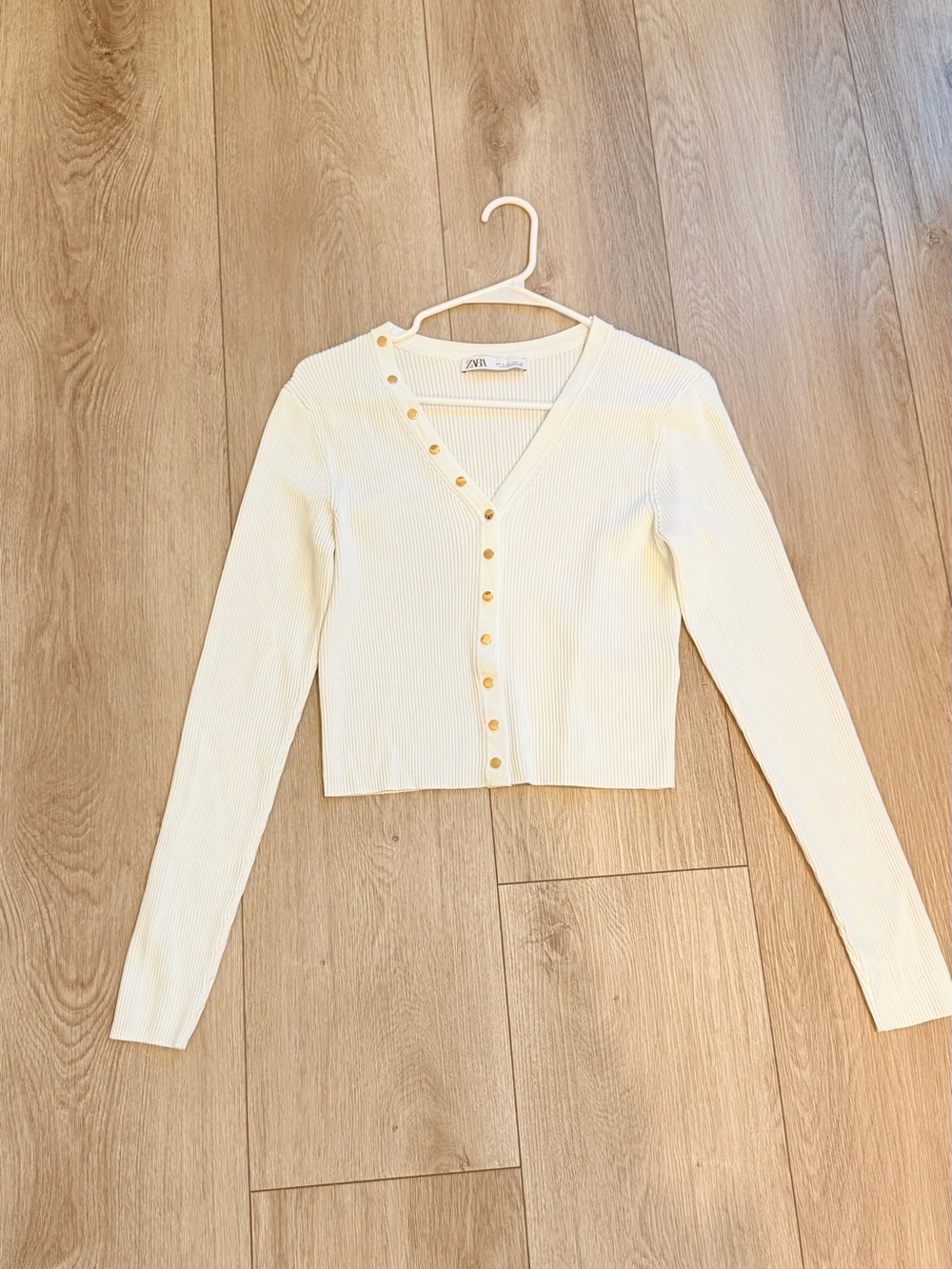 Zara Ivory Ribbed V-Neck Button-Up Cardigan
